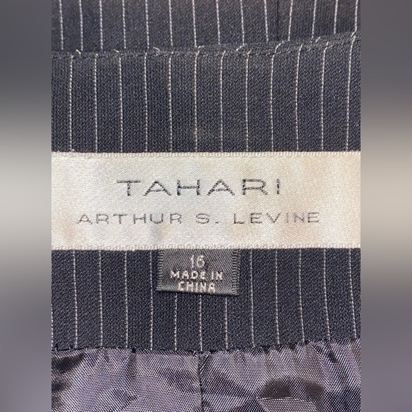 Tahari Arthur S. Levine Pinstripe Button Down Jacket Size 16 Career Office Work - Picture 3 of 7